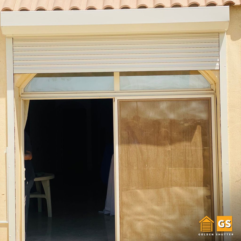 شتر رول كهربائي أبيض للأبواب الزجاجية